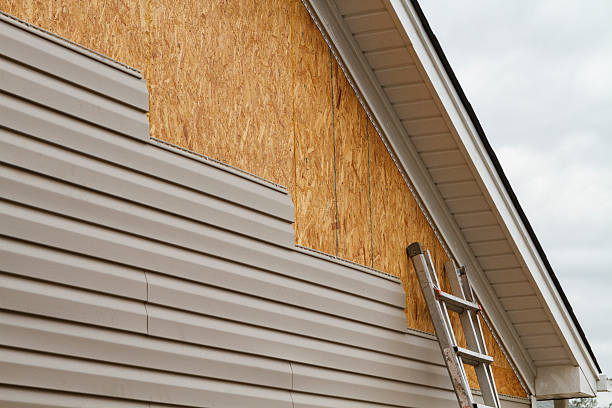 Professional Vinyl Siding technician working in New Castle, IN